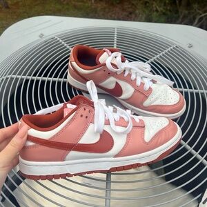 NIKE Dunk Lows - Stardust